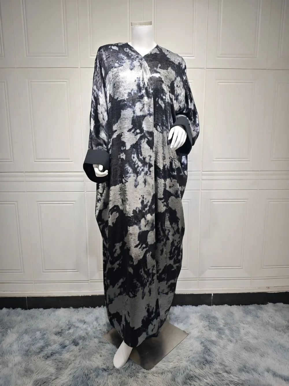 Printed long abaya/kaftan — elegant Ramadan & Eid wear.
