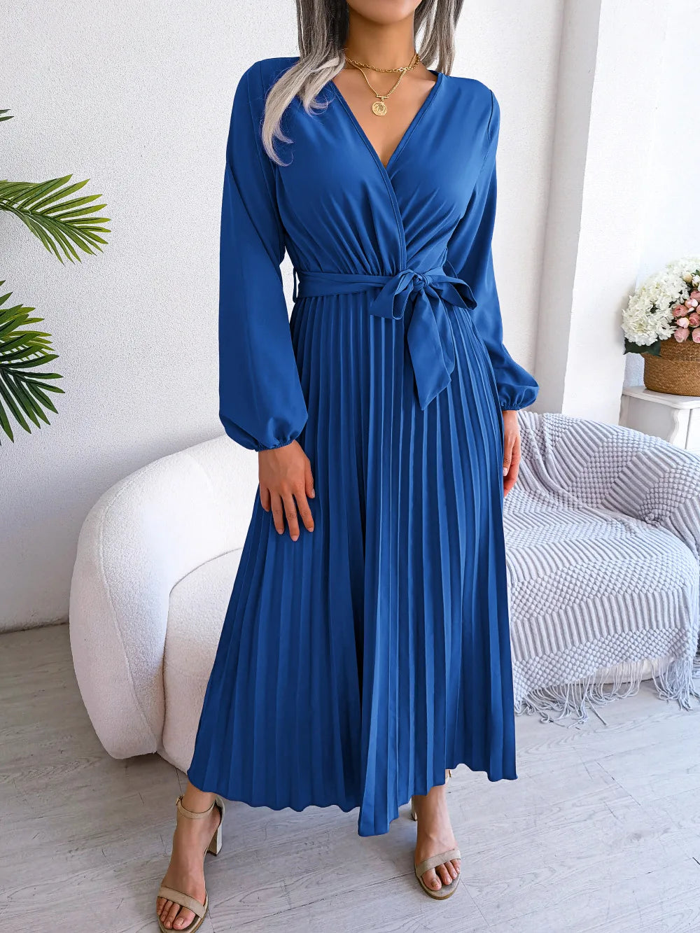 Elegant V-neck pleated maxi dress with long sleeves.