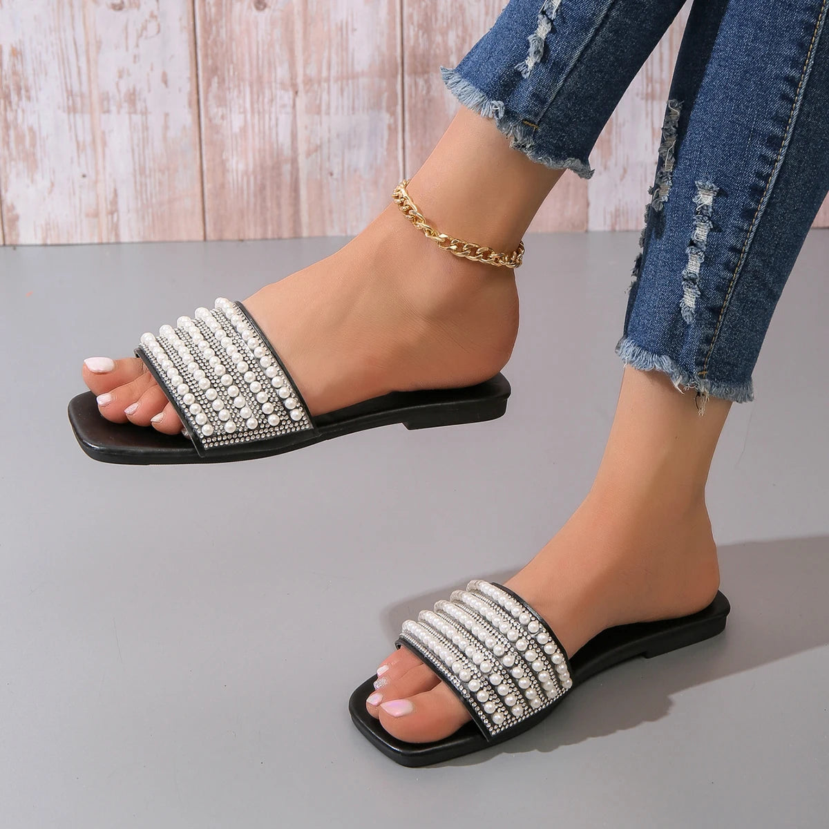 Flat Sandals with Pearl & Rhinestone Details – Fashion Women’s Slip-Ons