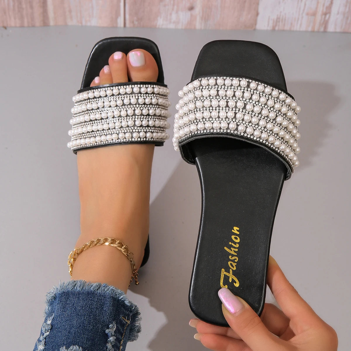 Flat Sandals with Pearl & Rhinestone Details – Fashion Women’s Slip-Ons