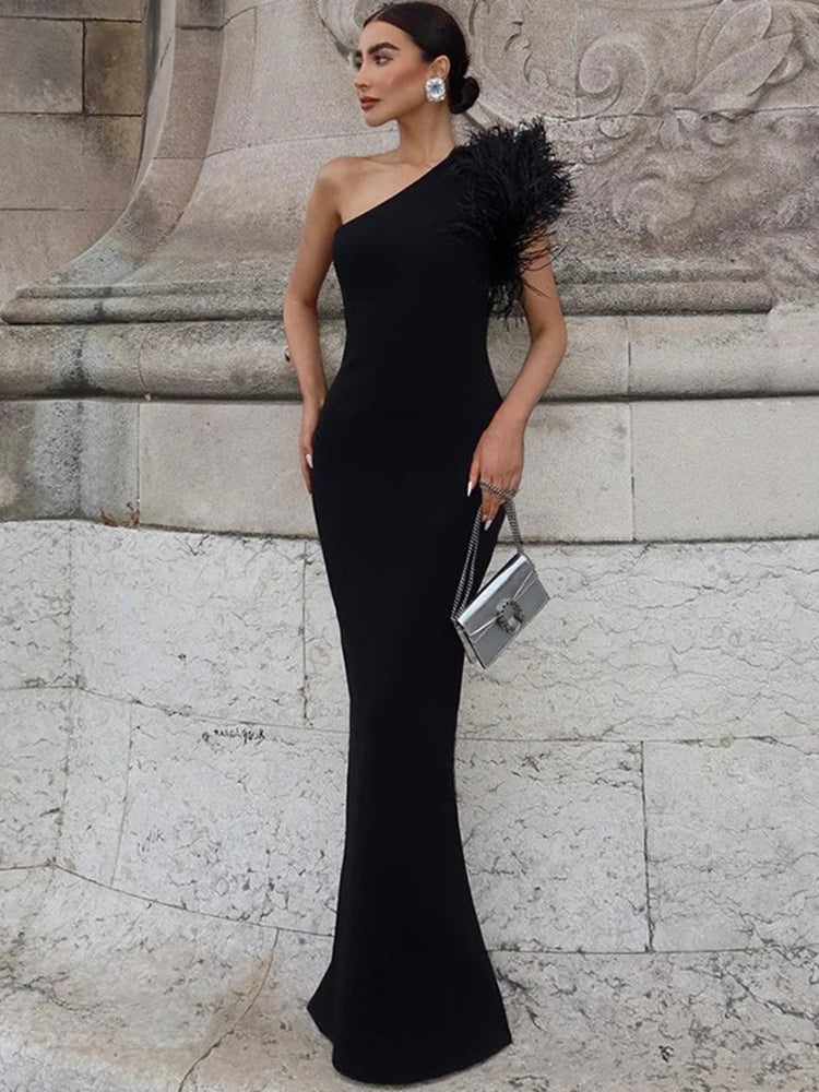 Black one-shoulder bodycon maxi dress — elegant, sexy, perfect for parties and evenings.